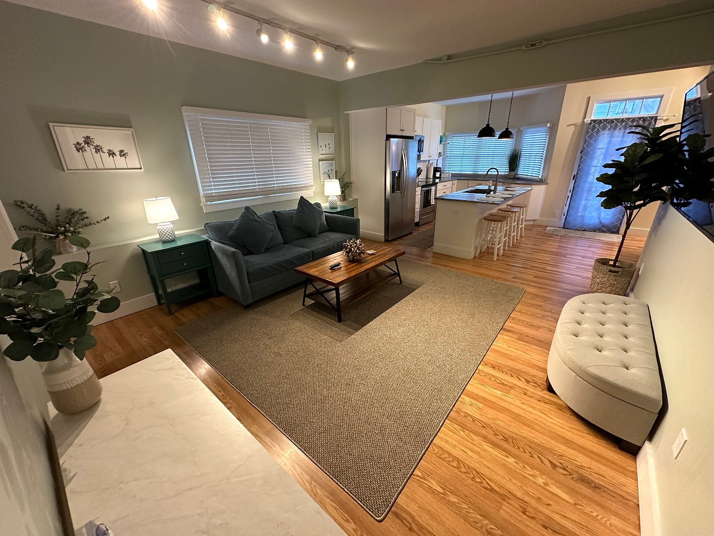 Recently Renovated 2 Bed 1 Bath Apartment