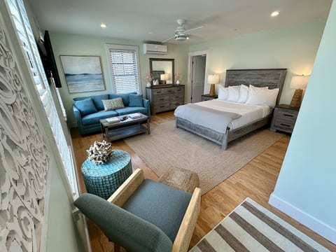 Bedroom w/ Sofa Bed