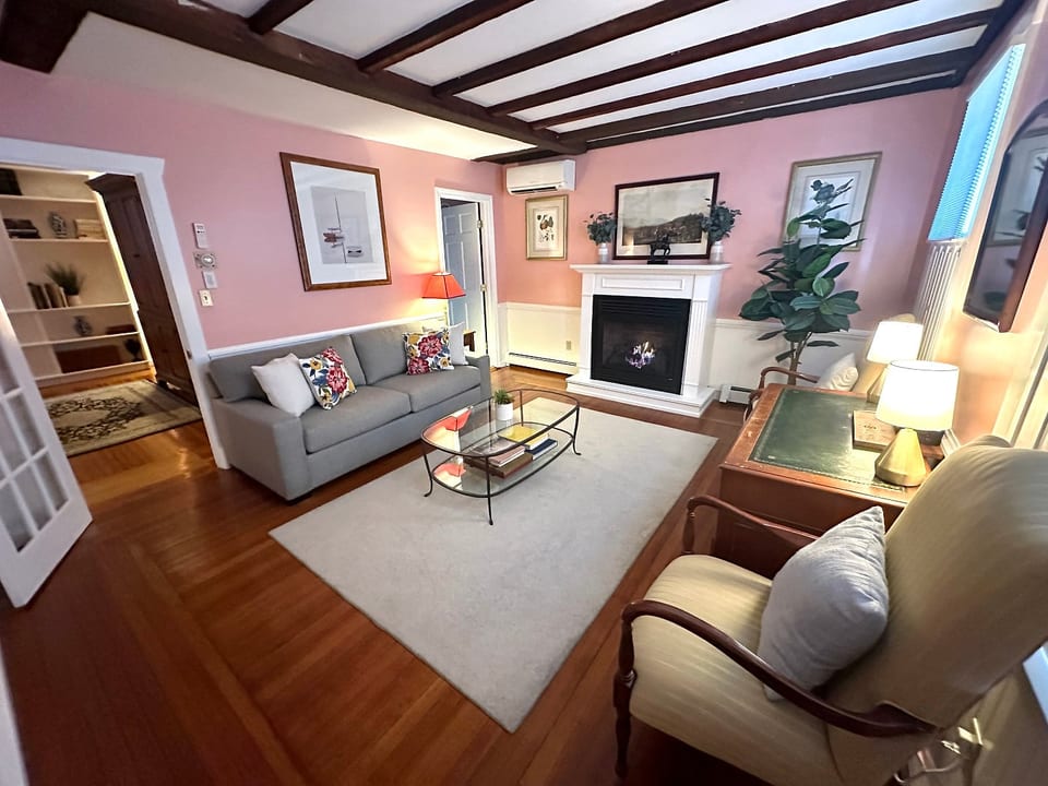Living Room w/ Gas Fireplace