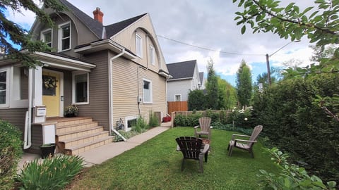 Crescent Heights Home | Walk to McHugh Bluff