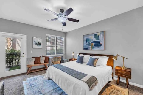 Haus 215 * NEAR STRIP * 1st floor condo
