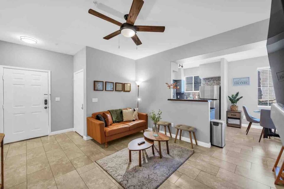 Haus 215 * NEAR STRIP * 1st floor condo - Las Vegas