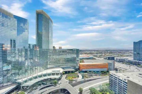 VDARA Beautiful suite on 22nd FLR Free Valet parking