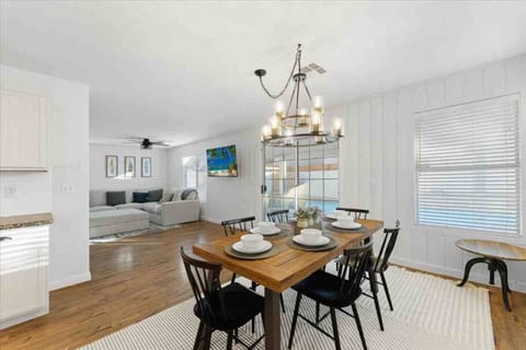 Majestic Pine 4bd/3 bath • Wifi • Pool•BBQ grill