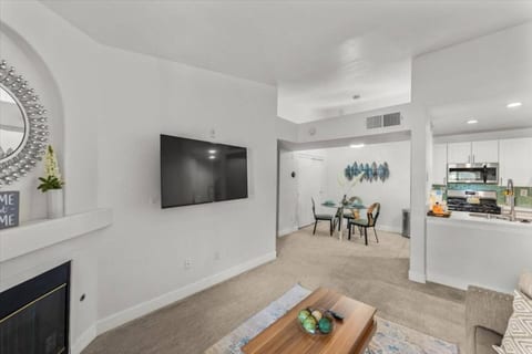 Nestle Inn 702*Gated w/parking and wifi