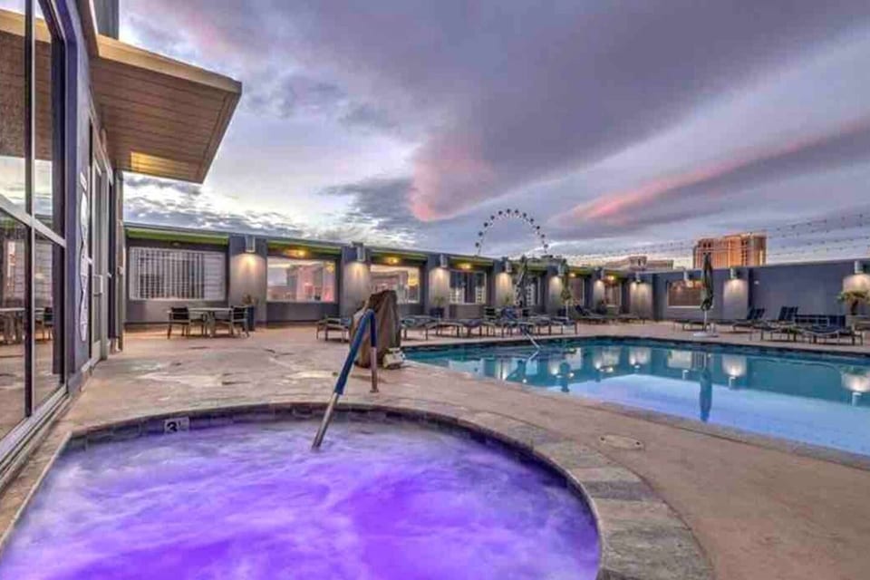 Luxury 1BD/1BTH Suite at Platinum Hotel *STRIP VIEW - Las Vegas