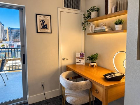 Luxury 1BD/1BTH Suite at Platinum Hotel *STRIP VIEW
