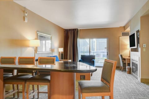 Luxury 1BD/1BTH Suite at Platinum Hotel *STRIP VIEW