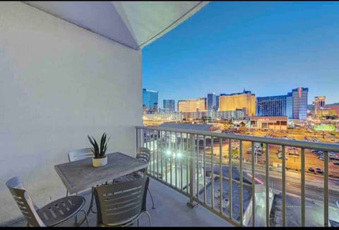 Luxury 1BD/1BTH Suite at Platinum Hotel *STRIP VIEW