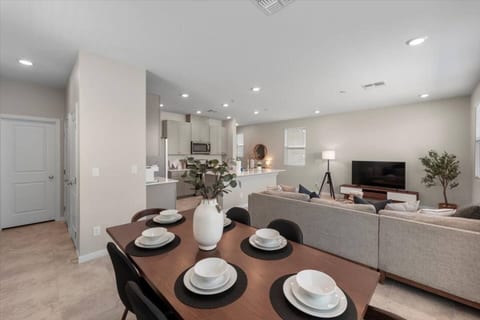 The Grove702 * 3BR + LOFT Gated •