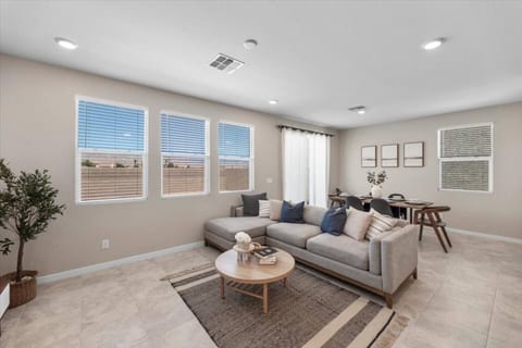The Grove702 * 3BR + LOFT Gated •