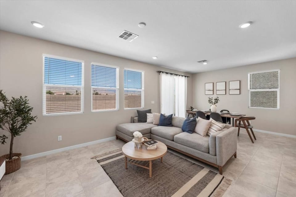 The Grove702 * 3BR + LOFT Gated • - Spring Valley