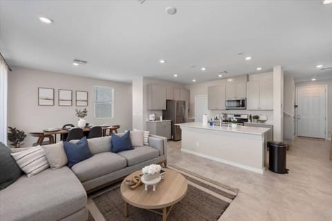 The Grove702 * 3BR + LOFT Gated •