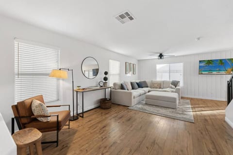Nomad Layover • 4BR w/5 BEDS | POOL * BBQ | Wifi