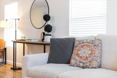 Nomad Layover • 4BR w/5 BEDS | POOL * BBQ | Wifi