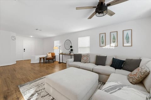 Nomad Layover • 4BR w/5 BEDS | POOL * BBQ | Wifi