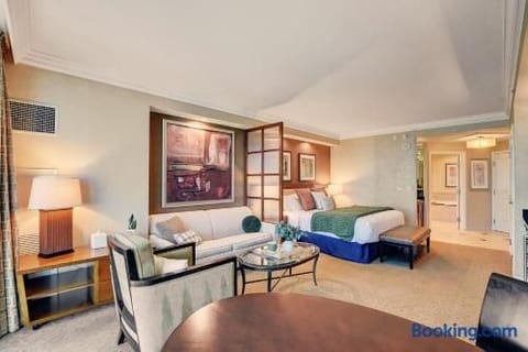 MGM Signature Classic with POOL VIEW Tower 1