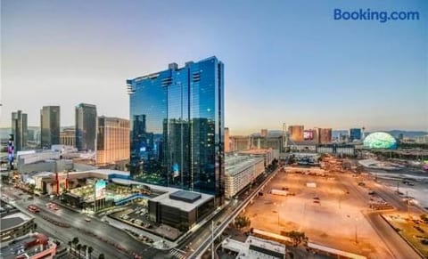 MGM Signature Classic with POOL VIEW Tower 1