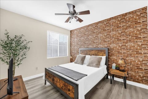 The Sanctuary 2 BR 2 BTH w/ 1 car garage