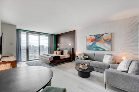 PH Suite PALMS PLACE 37th FLR Balcony *Remodeled