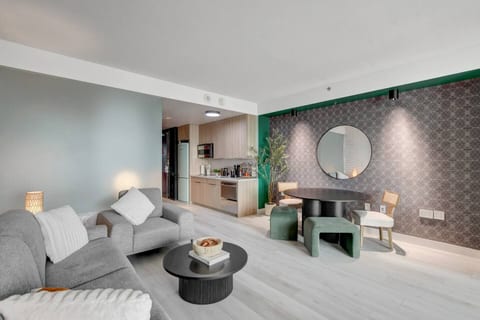 PH Suite PALMS PLACE 37th FLR Balcony *Remodeled