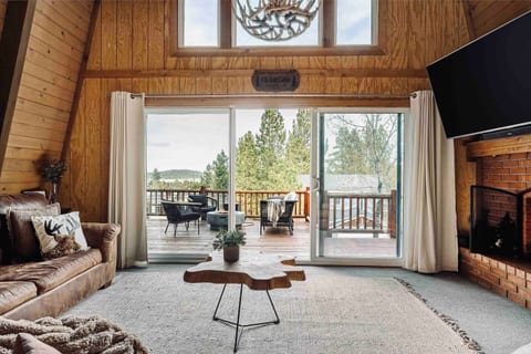 Private Hot Tub Retreat + Fire pit in Big Bear