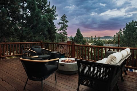 Private Hot Tub Retreat + Fire pit in Big Bear