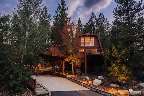 Private Hot Tub Retreat + Fire pit in Big Bear