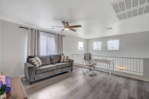 Whispering Elm * 3 BR + LOFT * Oversized driveway