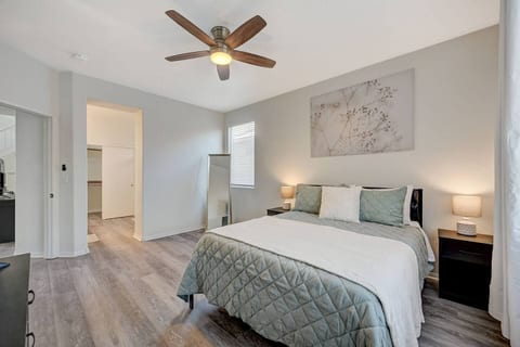 Whispering Elm * 3 BR + LOFT * Oversized driveway