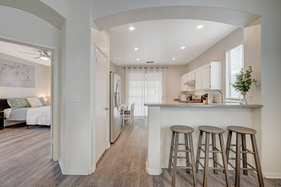 Whispering Elm * 3 BR + LOFT * Oversized driveway - Las Vegas