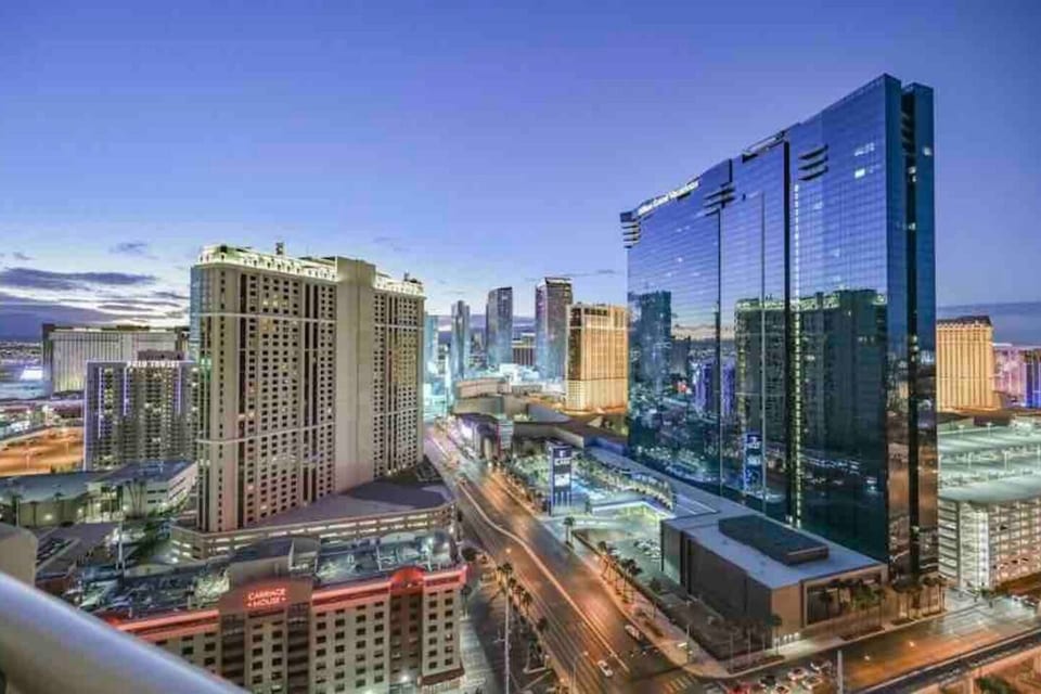 MGM Signature 25th FLR w/F1 view+balcony - Las Vegas