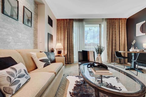 MGM Signature 25th FLR w/F1 view+balcony