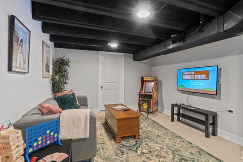 Spacious 3BR Near Art Museum | Patio | Gameroom
