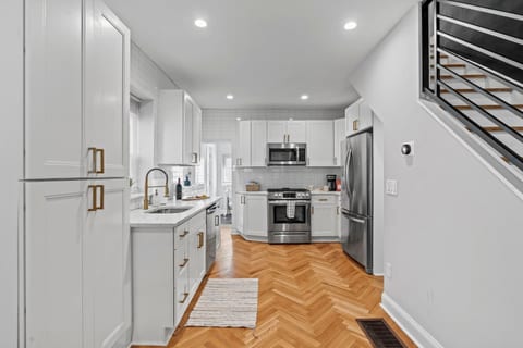 Spacious 3BR Near Art Museum | Patio | Gameroom