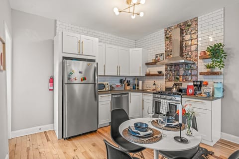 NoLibs Big 3BR- A+ Location & Close 2 Everything