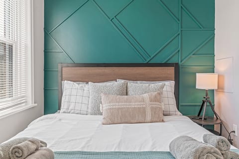 NoLibs Big 3BR- A+ Location & Close 2 Everything