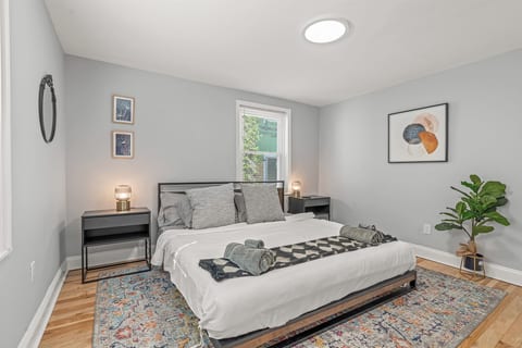 NoLibs Big 3BR- A+ Location & Close 2 Everything