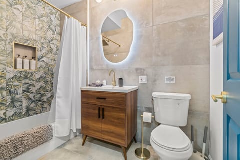 Stylish 1BR/2BA Old City Condo Near Liberty Bell