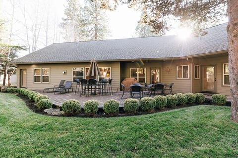 Beautiful Sunriver Home w/ Central Oregon Charm, Great for families, SHARC