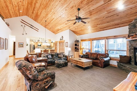 Beautiful Sunriver Home w/ Central Oregon Charm, Great for families, SHARC