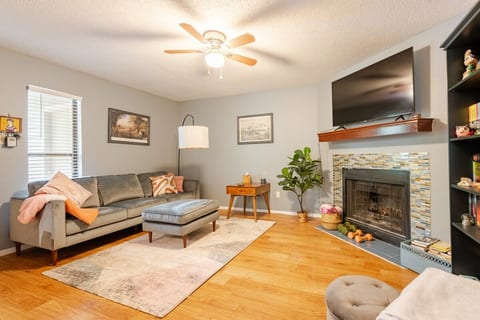 Shared space-North Austin/Domain area image 5