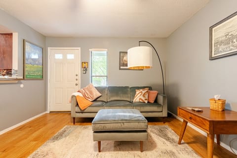 Shared space-North Austin/Domain area image 2
