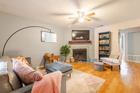 Shared space-North Austin/Domain area image 1