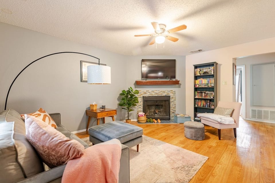 Shared space-North Austin/Domain area image 1