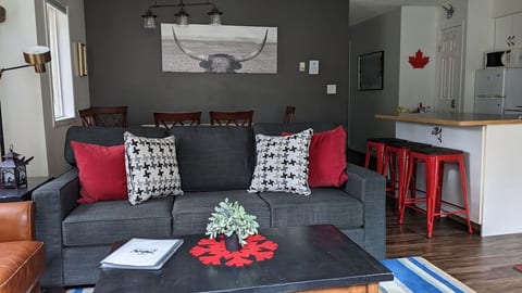 OUT OF BOUNDS - 2Bed/1bath condo near Banff Park Gate