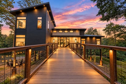 THE TREEHOUSE RIVER