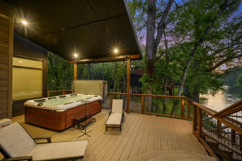 THE TREEHOUSE RIVER