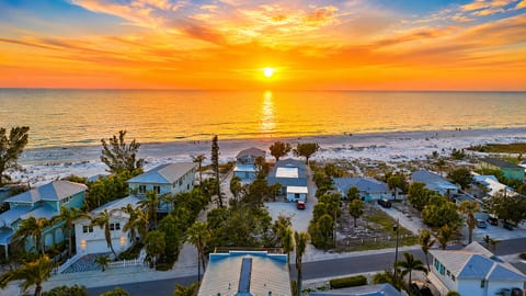 Sunset Views from Shore to Please! - Hosted by RentAnnaMaria