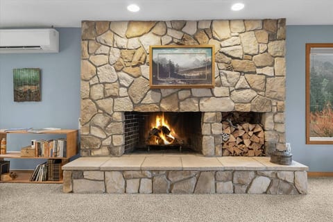 Golf Course Condo - Wood Burning Fire, Views!